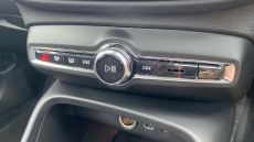 Volvo XC40 2.0 B4P Ultra Dark 5dr Auto Petrol Estate